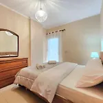 One Bd Flat Near Center With 24H Self Check In