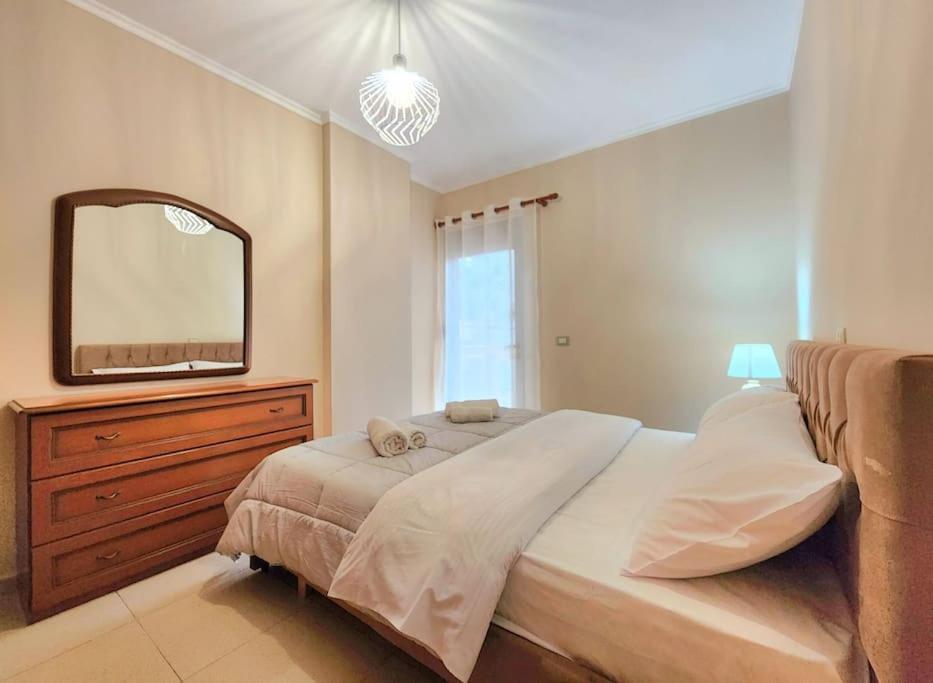 One Bd Flat Near Center With 24h Self Check In *